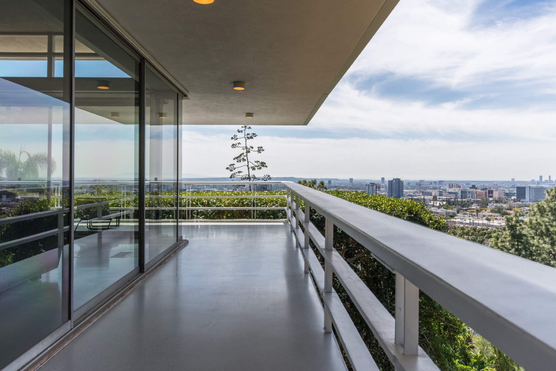 5699 Holly Oak Drive | Los Feliz Los Angeles CA | Jonah Wilson